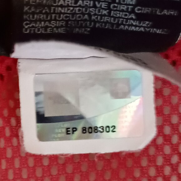 The North Face Outer Shell of the HyVent Black Full-Zip Jacket Youth 14/16 - Picture 10 of 16